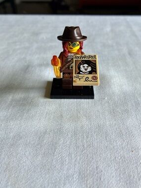 LEGO Minifigure Sheriff with Wanted Poster and Torch - Brown Hat